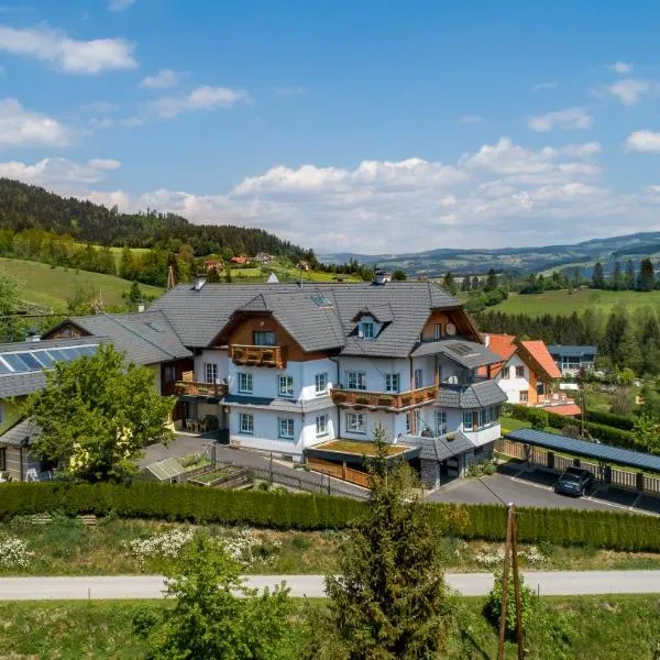 Ferienwohnungen Perhofer, hotel v destinaci Birkfeld