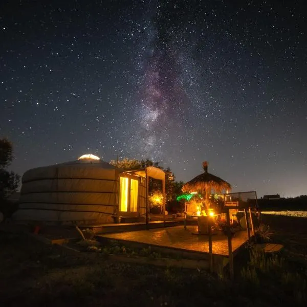 2 CUORI E 1 YURTA Glamping in Tuscany - Adults Only, hotel v destinaci Asciano