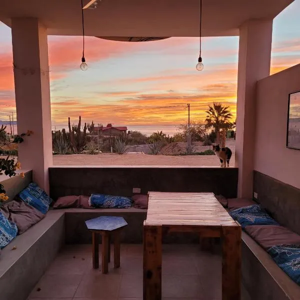 La Ventana Hostel, hotel en Ensenada Los Muertos