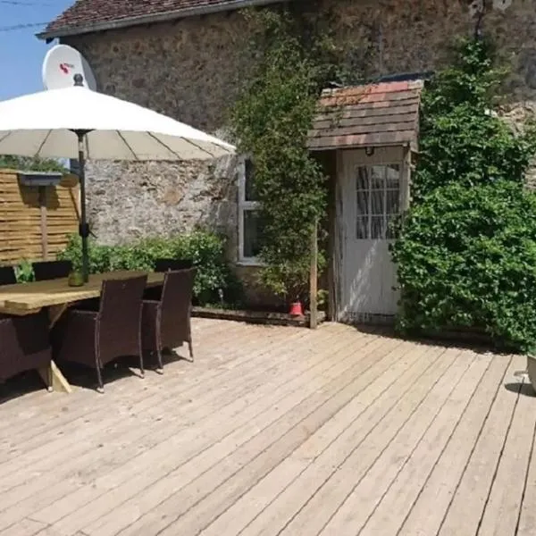 Maison Ensoleillee -，位于Gesnes-le-Gandelin的酒店