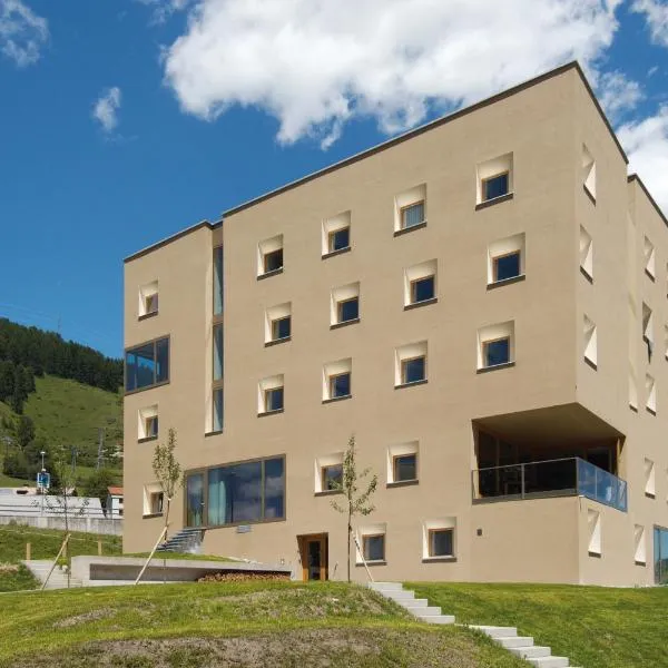 Scuol Youth Hostel, hotel v destinaci Scuol