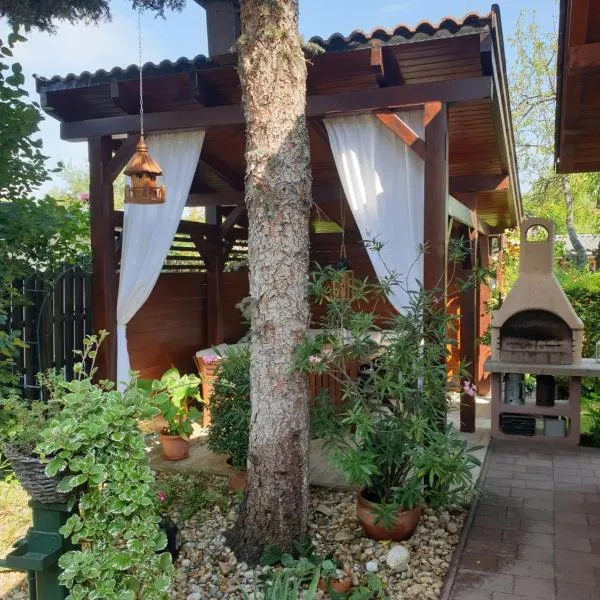 Häuschen Viktória, hotel v destinaci Zamárdi