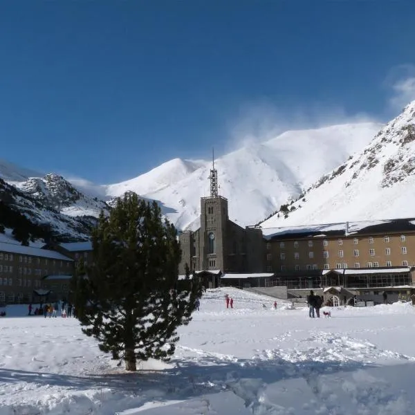 Hotel Vall de Núria, hotel em Queralbs