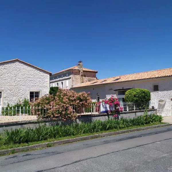 Les Gîtes du Vigneron et Cd'h, hotel di Pérignac Charente-Maritime