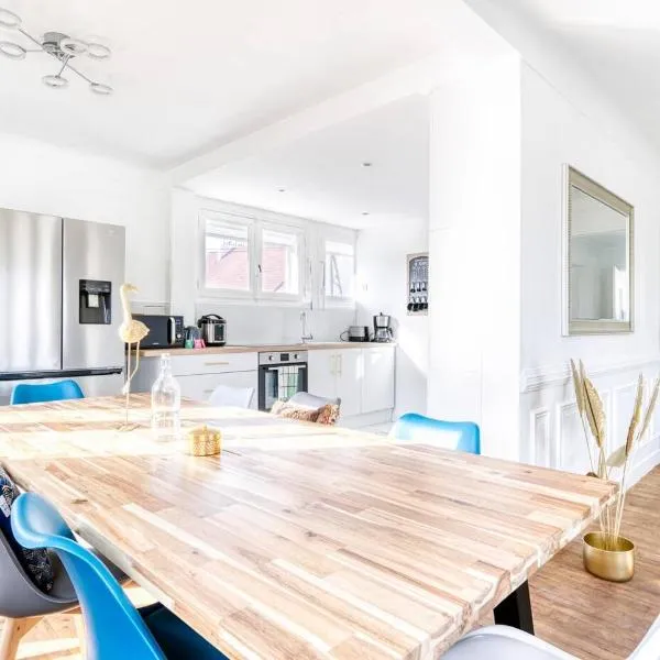 Grande maison 160 m2 6 chambres à Caen, hotel in Caen