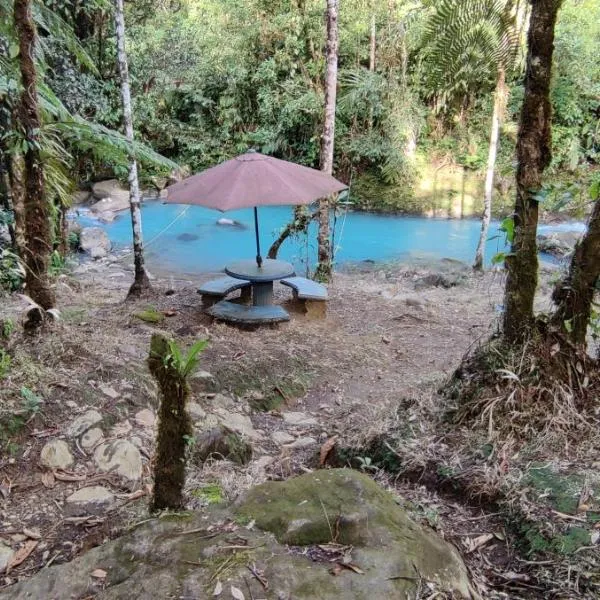 Cabinas Piuri, hotell i Rio Celeste