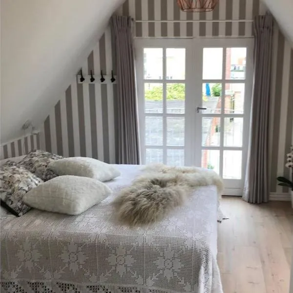 Penthouselejlighed med havneudsigt, ξενοδοχείο σε Kerteminde