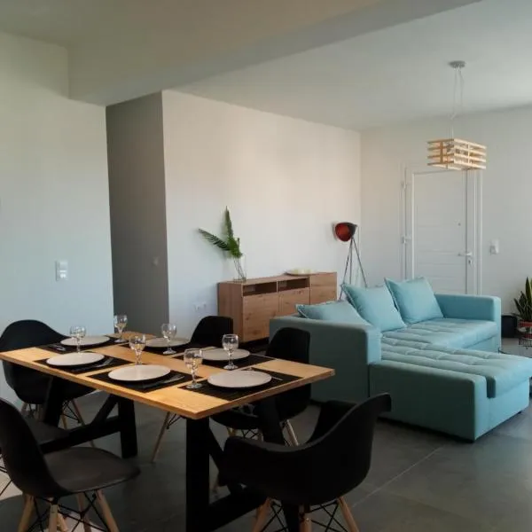 Seaside luxury apartment, hotel in Analipsi