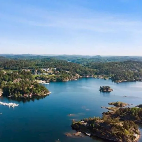 Cozy cottage close to idyllic archipelago with additional building if booked for more than 2 people, hotel in Eydehamn