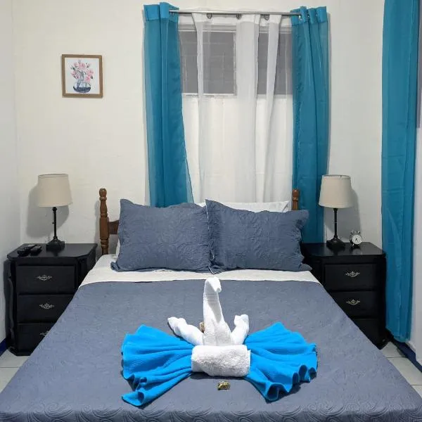 Entire Comfy apartment for you, 5 min SJO Airport, hotel v destinaci Alajuela
