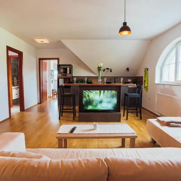 Apartment Sneznik, hotel v destinaci Stari Trg pri Ložu