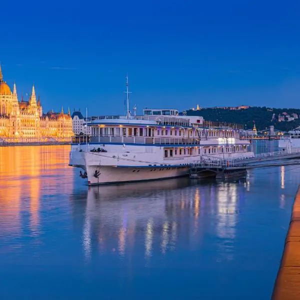 Grand Jules - Boat Hotel, khách sạn ở Budapest