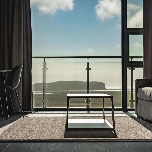 Black Beach Suites: Suður Hvoll şehrinde bir otel