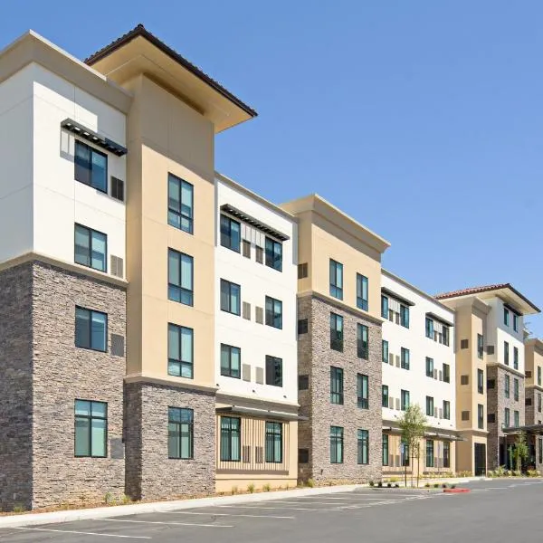 Holiday Inn Express & Suites - Valencia - Santa Clarita by IHG, hotel v destinaci Valencia