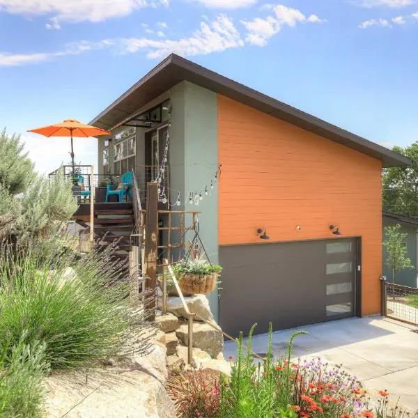 Stylish and Modern Boise Studio with Foothills Views!, hotel in Boise