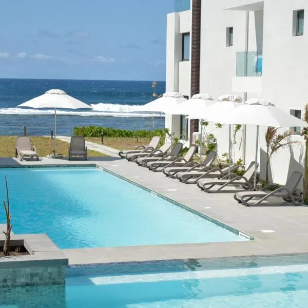 Eastern Blue - Sea View Luxury Apartment, hotel em Poste Lafayette