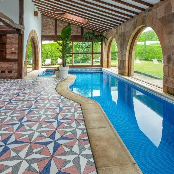 Luxury Villa Esmeralda, hotel v destinaci Suances
