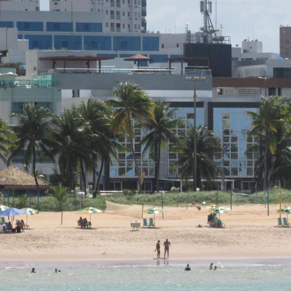 FLAT ACONCHEGANTE NA PRAIA DE TAMBAÚ