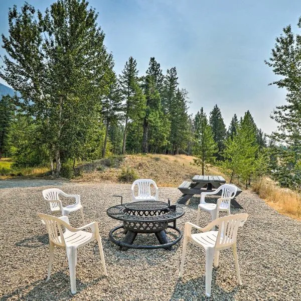 Eureka Tiny Home with Hot Tub and Community Beach!, hotel v destinaci Eureka