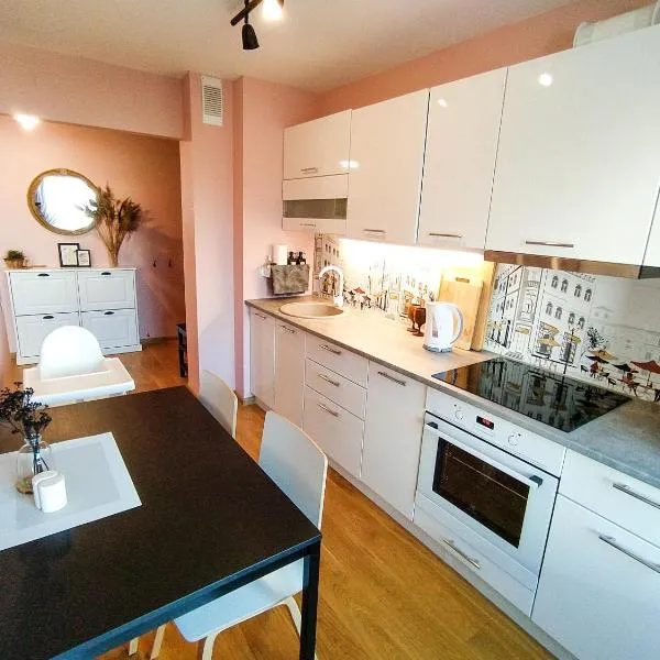 SUNSET Apartment Near Sea - Family Friendly space with Bath and Good Coffee, hotel v destinaci Ventspils