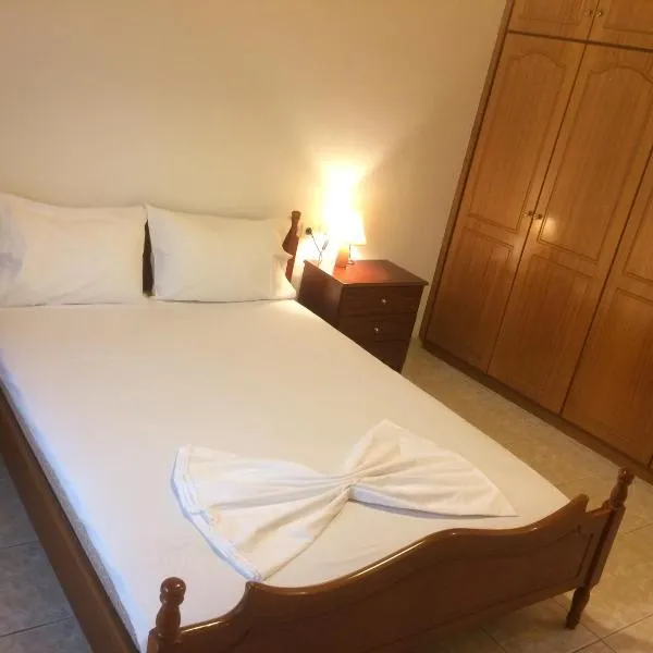 Guesthouse "Athina", ξενοδοχείο στο Καλέντζι