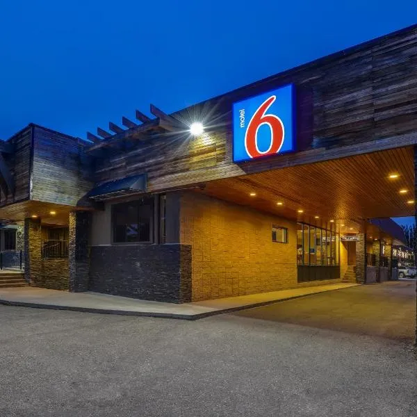 Motel 6 Brooks AB, hotel in Brooks