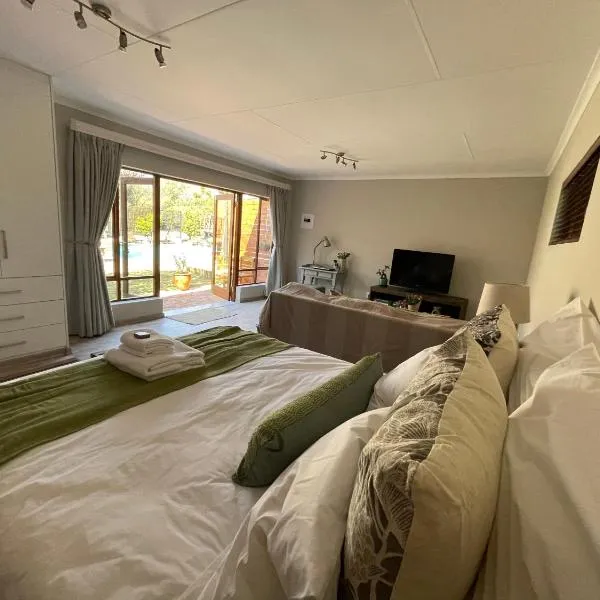 Olive Branch Cottage off grid, hotel v destinaci Benoni