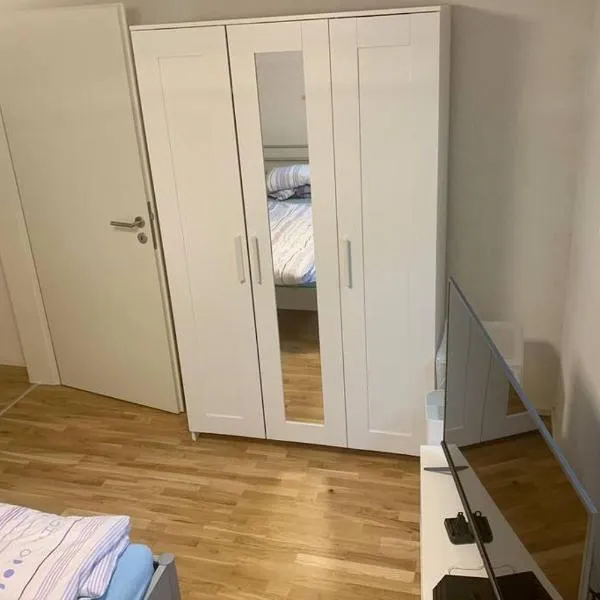 Modernes Studio mit separater Küche, khách sạn ở Reutlingen