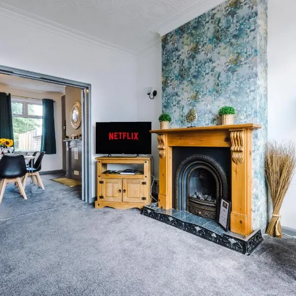 Spacious 4-Bed House in Crewe by 53 Degrees Property, Long-term discounts, Ideal for Contractors - FREE Parking - Sleeps 8, hotel in Crewe