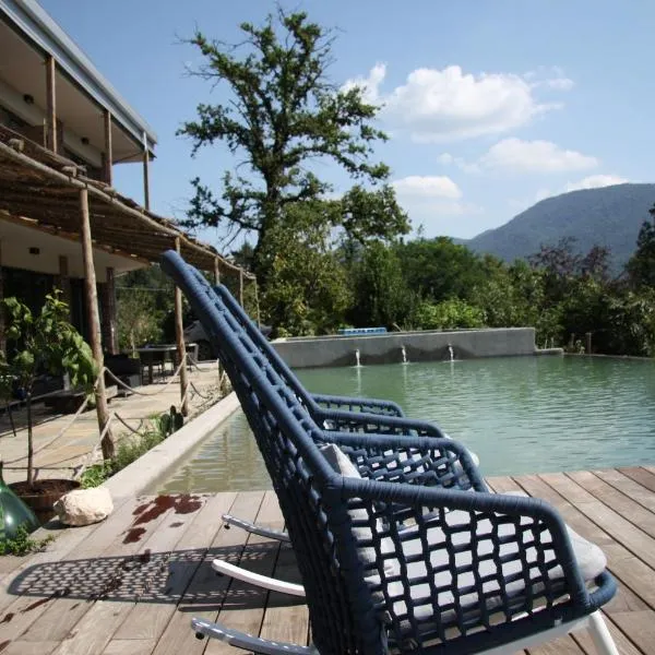 Agriturismo Voeuja Lago Maggiore, hotel v destinaci Luino