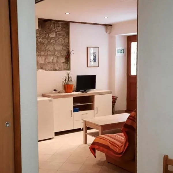 Apartment Lucija – hotel w mieście Cres
