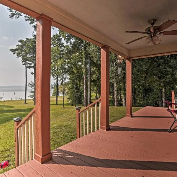 Relaxing Texas Getaway, 1 Mile to Boat Ramp!, hotel v destinaci Jefferson