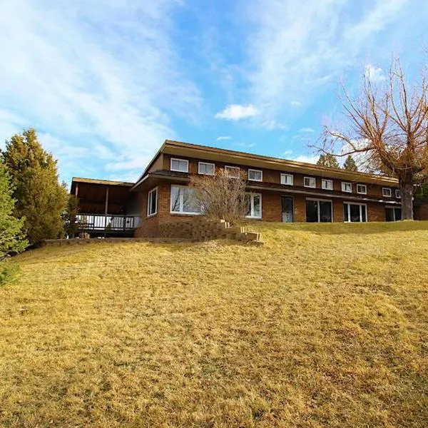 Charming, Spacious, Contemporary Mountain Retreat, hotel v destinaci Whitehall