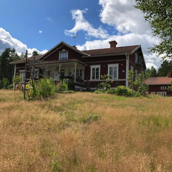 Långhedgården Bed & Breakfast, hotel em Bollnäs