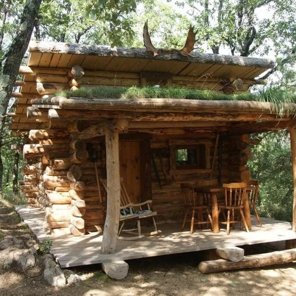 Chez Buddy - cabane de trappeur, hotell i Peaugres