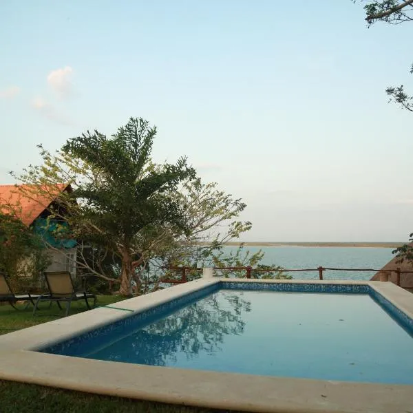 Seven Blue House Village & Lodge, hotel u gradu Bakalar