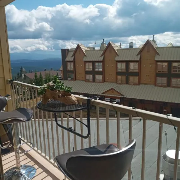 Village Center 2 bedroom Condo, hotel v destinaci Big White
