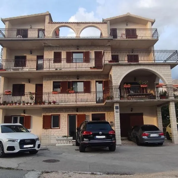 Apartments Villa Anna, hotell sihtkohas Podstrana