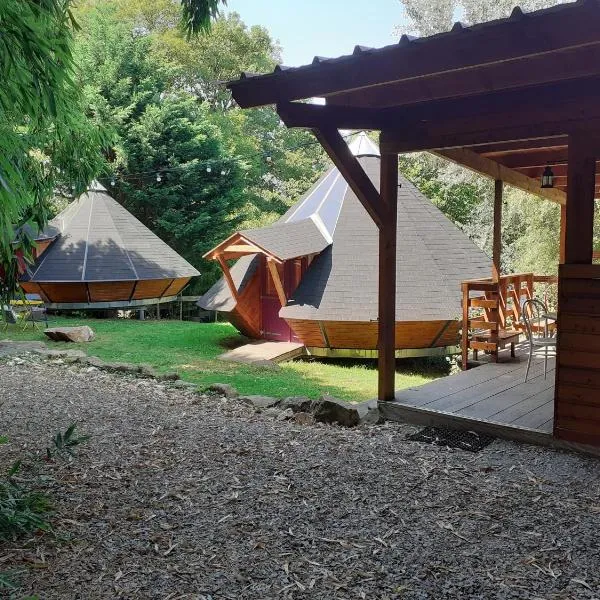 Tipis Du Petit Buisson, hotel v destinaci Saint-Antonin-de-Lacalm