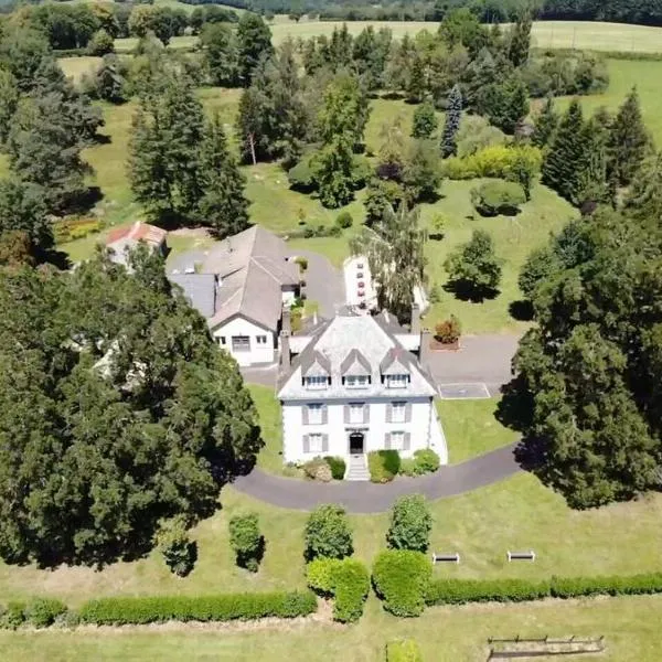 HOSTELLERIE LA BRUYERE, hotel di Marcillac-la-Croisille