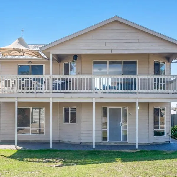 Rocks Beach House Victor Harbor, hotel in Hayborough