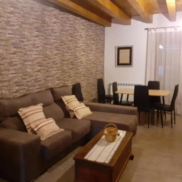 Apartamentos CASA RURAL EL VENTANICO โรงแรมในLa Cuba