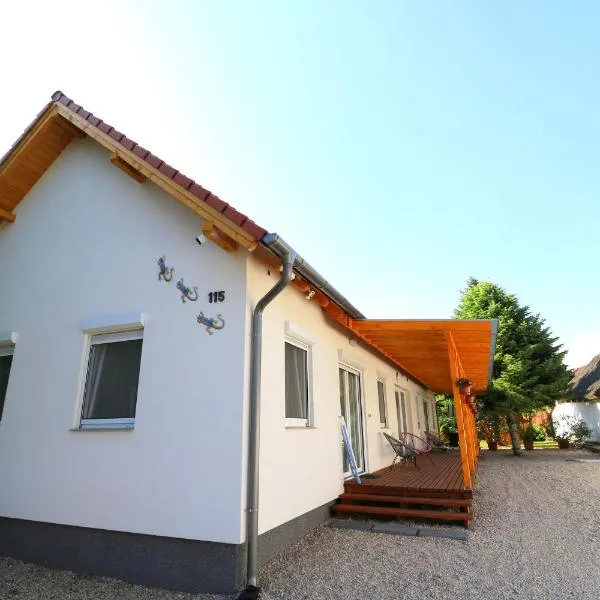 Friends & Family Apartmanok Velence, hotel in Velence