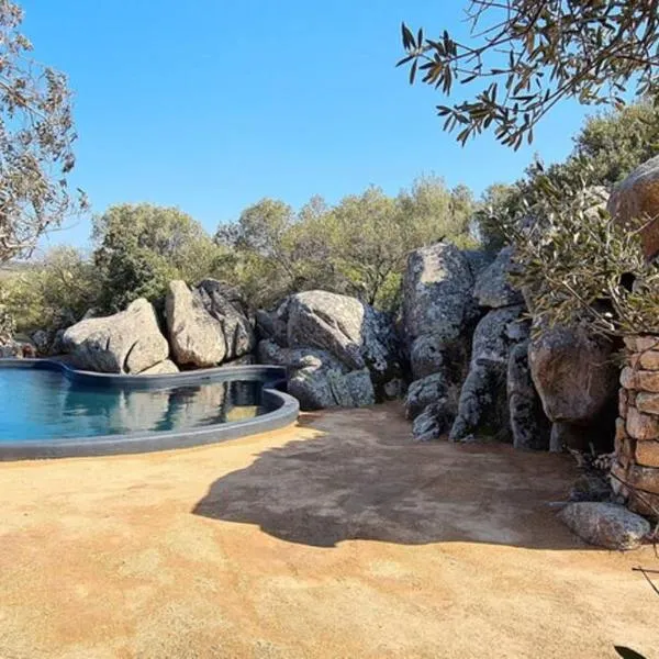 Lettu di Ita - Spectacular Gallura Stazzu with sea view and pool, hotel in Santa Teresa Gallura