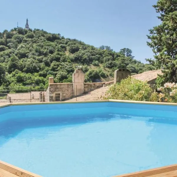 LES JARDINS DE LA CATHÉDRALE chambres d Hôtes gîte de groupe、Viviersのホテル