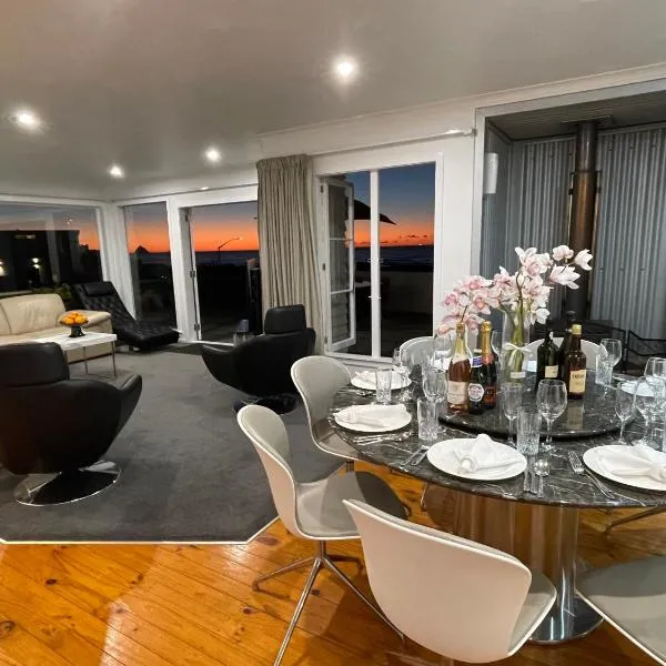Ocean Front East End Beach House, hotel v destinaci New Plymouth