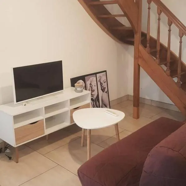 Maison de bourg avec extérieur., hotel v destinaci Grez-en-Bouère