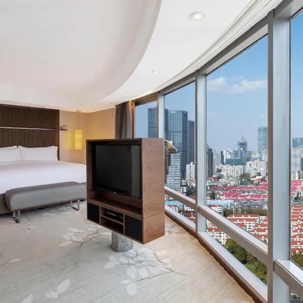 InterContinental Shanghai Pudong, an IHG Hotel: Zhangqiao Xiang şehrinde bir otel