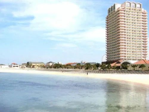 The Beach Tower Okinawa, hotel en Chatan