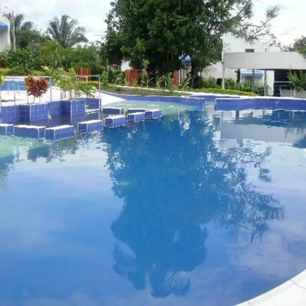 Casa de Verano Condominio Mediterráneo en Carmen de Apicalá, hotel in Carmen de Apicalá
